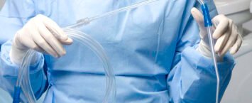 El Papel del Cuidador Post-Cirugía Plástica: Guía Completa de Tareas, Apoyos Emocionales y Logística Vital