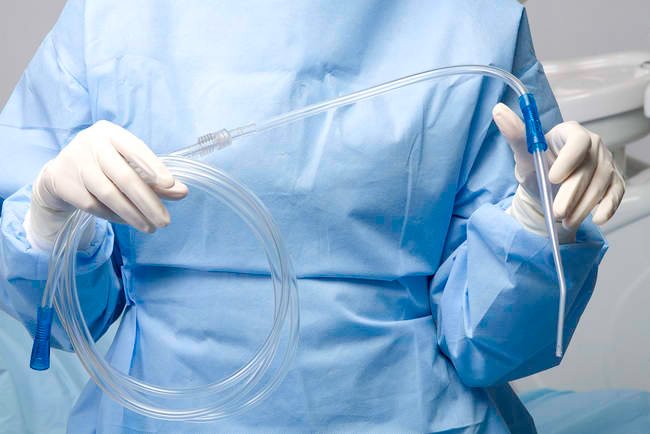 El Papel del Cuidador Post-Cirugía Plástica: Guía Completa de Tareas, Apoyos Emocionales y Logística Vital