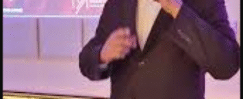 Sonrisa de Hollywood: Implantes, Carillas y Blanqueamiento para Potenciar su Cirugía Estética