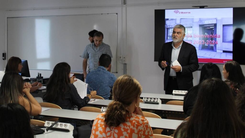 Formación Sanitaria Especializada: El Impacto del Inicio Académico en la Evolución de los Insumos Médicos