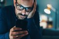 Estrategia Emocional en Comunidades Pseudocientíficas: Un Reto para la Salud Mental y el Pensamiento Crítico