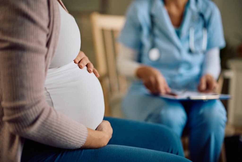 Crisis Estructural de Matronas en la Sanidad: Impacto Asistencial y Retos en la Salud Maternoinfantil