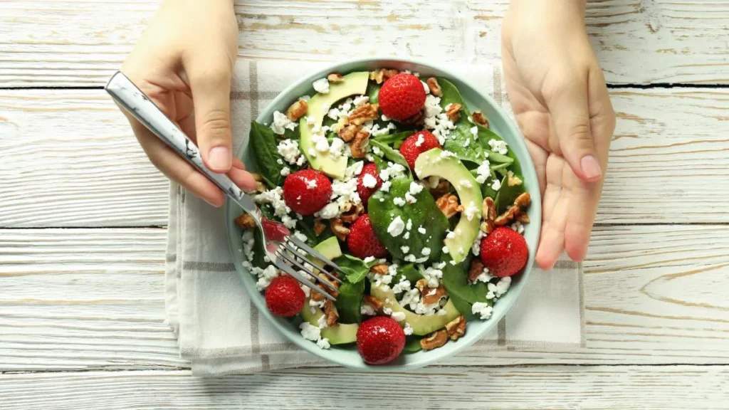 Manejo Clínico de los Sofocos en Verano: Menú y Estrategias Nutricionales