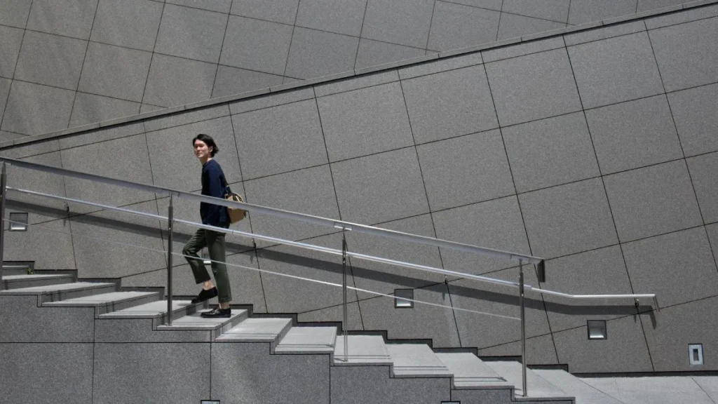 Subir Escaleras para una Vida Saludable: Beneficios Cardiovasculares y Longevidad