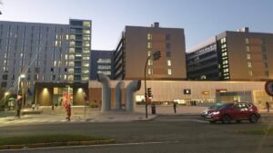 Reducción de la Desorientación en Adultos Mayores Hospitalizados: Estrategias Clínicas y Tecnológicas