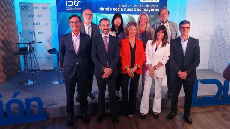 Soledad no deseada en adultos mayores: un reto clínico y social que exige integrar la atención sociosanitaria