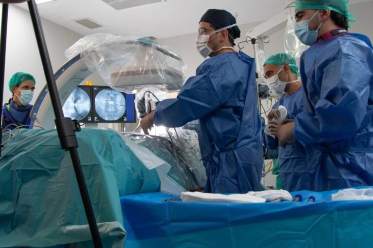 Cirugía Endoscópica de Columna en Directo: Innovación y Precisión en Traumatología