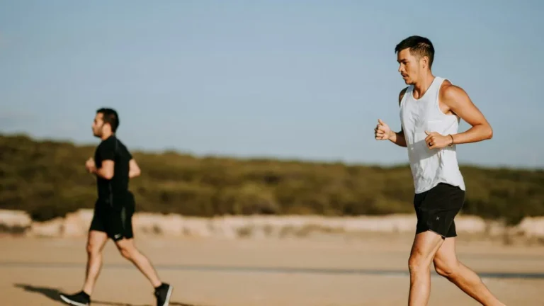¿Correr Lento o Rápido para Perder Grasa? La Evidencia Científica Detrás del Cardio