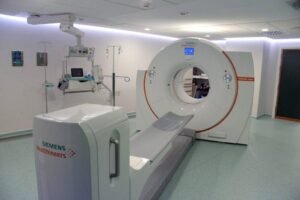Inversión en Alta Tecnología Médica: El Nuevo Equipo PET-TC en el Hospital La Candelaria y su Impacto Clínico