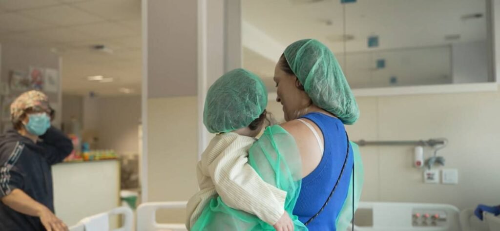 Cirugía Pediátrica de Alta Complejidad: Éxito Clínico en Paciente con Malformaciones Múltiples