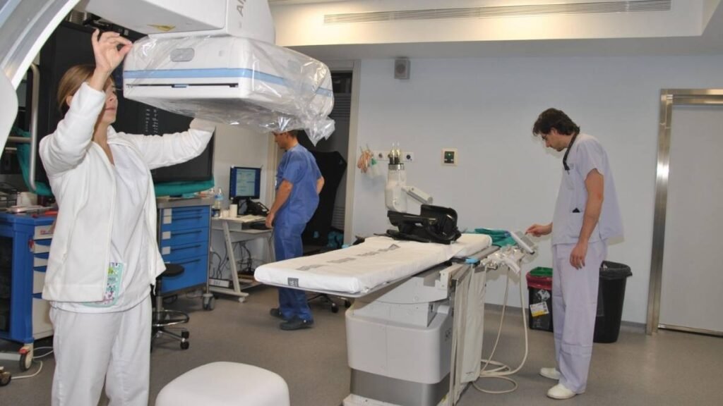 Avances en Neurorradiología Intervencionista: Impacto Clínico y Tecnológico del Angiógrafo Biplano