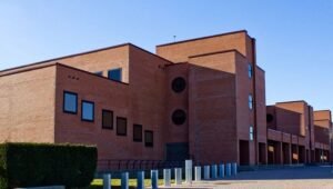 Financiación de Grados Sanitarios: Impacto en el Talento Médico y el Suministro de Insumos
