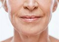 Microbioma de la Piel y Envejecimiento: Más Allá de la Edad Cronológica