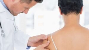 Cómo el melanoma silencia la defensa antitumoral de la piel: Avances en oncología y diagnóstico