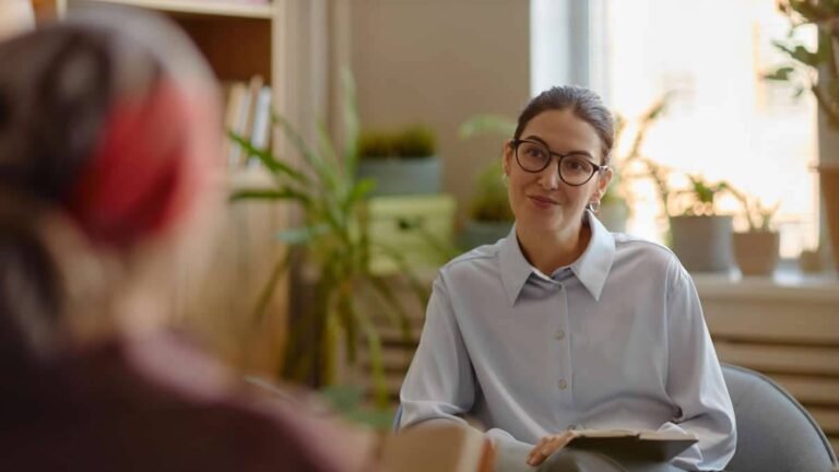 Inversión en Salud Mental Juvenil: Un Modelo Clínico y Preventivo Esencial