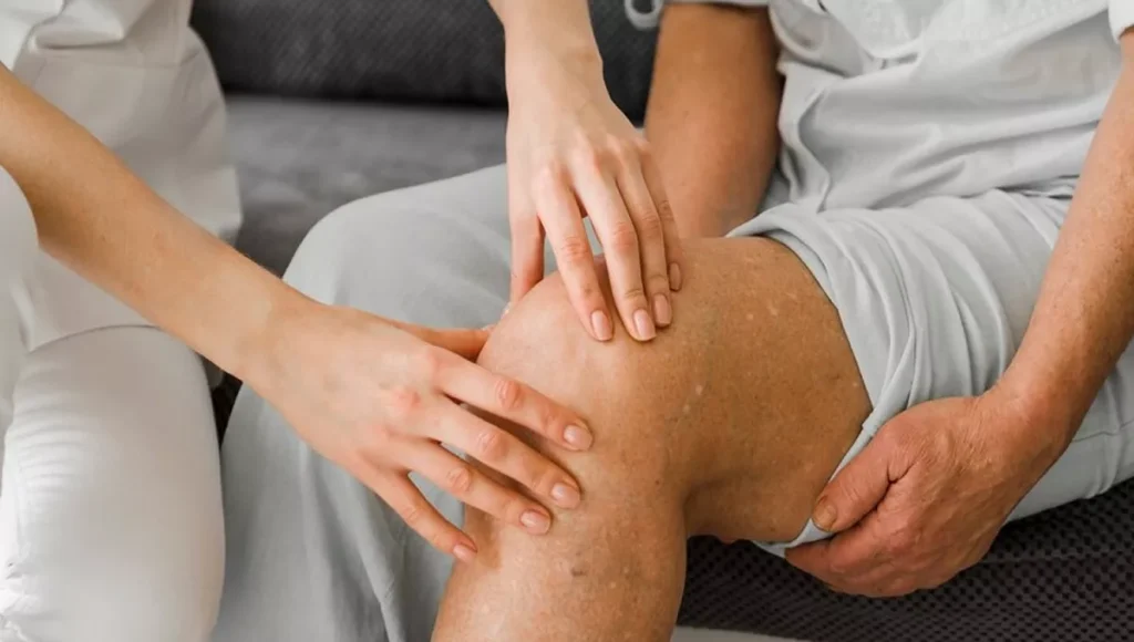 Infradiagnóstico de la Osteoporosis: Por qué toda fractura por fragilidad es una señal crítica de alarma