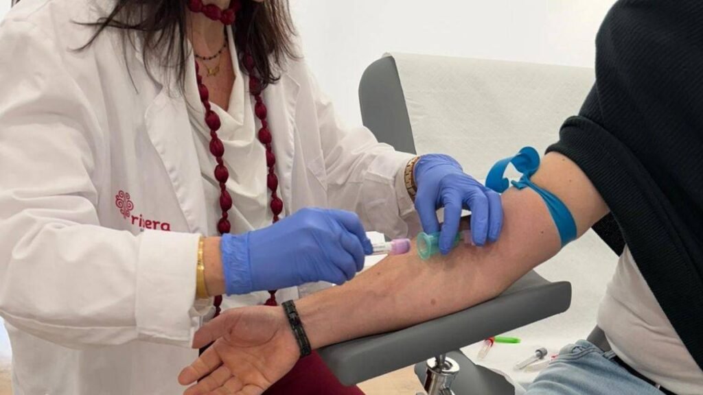 Detección Temprana del Alzhéimer: Análisis de Sangre Eficaces Diez Años Antes de los Síntomas