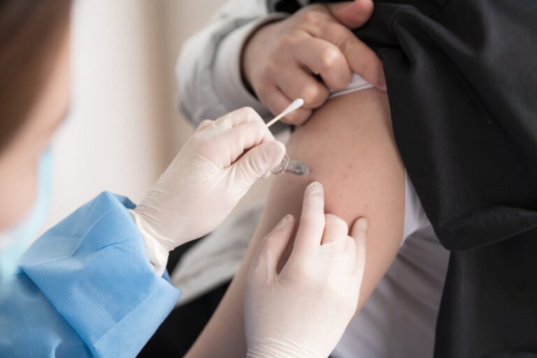 Vacunación Antigripal: Reducción del Riesgo de Infarto de Miocardio y Protección Cardiovascular