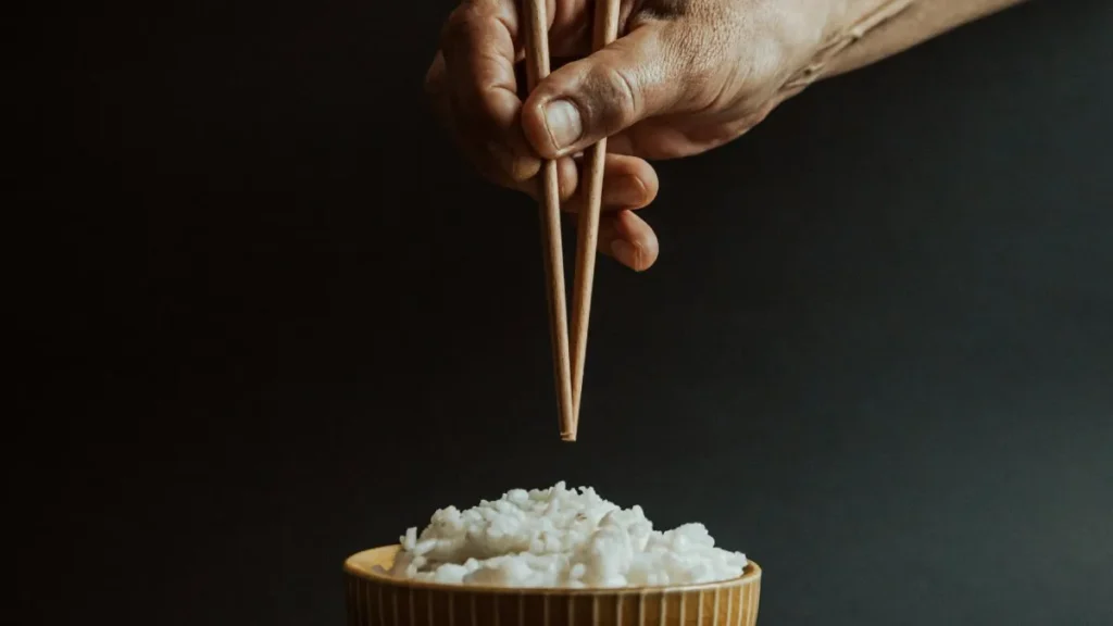 El Desayuno Alto en Proteínas de los Japoneses: Clave Clínica para la Longevidad y el Control de Peso