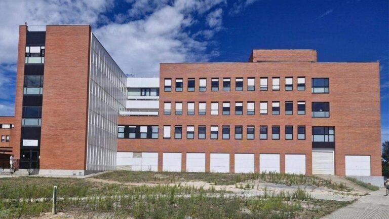 Inversión en Infraestructura y Equipamiento Médico: Clave para la Capacidad Asistencial Hospitalaria