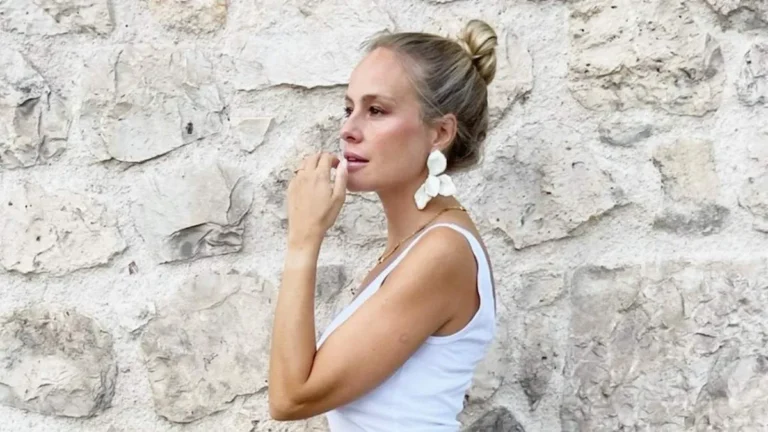 Rosácea y Bienestar Emocional: Comprendiendo el Impacto Psicológico de las Afecciones Cutáneas Crónicas