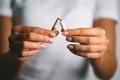 Fumar antes y después de una cirugía: ¿Cómo afecta el tabaco a la cicatrización y cuándo dejarlo?