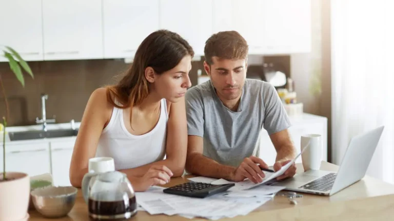 Psicología del dinero en pareja: ¿Qué significa que hablen constantemente de finanzas?