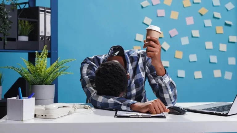 El Cansancio Crónico: Por Qué el Café y la Suplementación No Son la Solución Definitiva