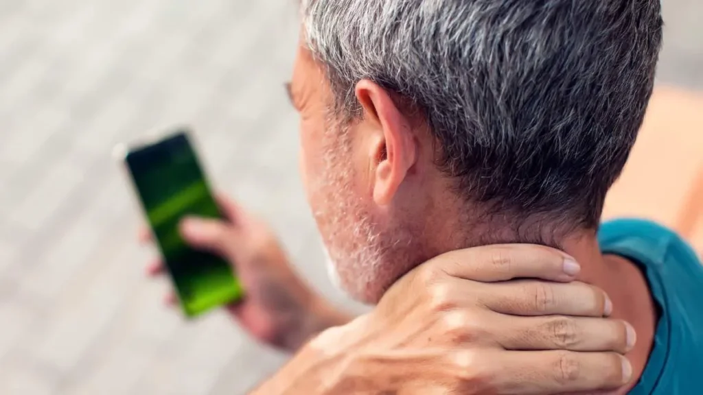 Síndrome de Text Neck y Dolor Cervical: Qué hay de cierto según la fisioterapia
