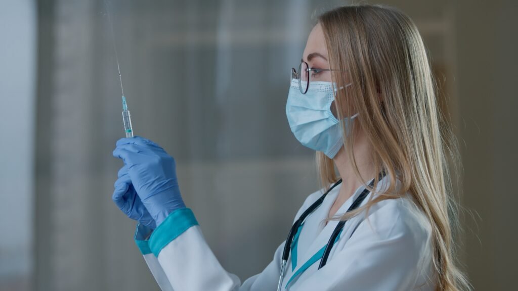 Refuerzo de Plantillas de Enfermería Ante las Campañas de Vacunación de Gripe y COVID-19: Un Imperativo Clínico