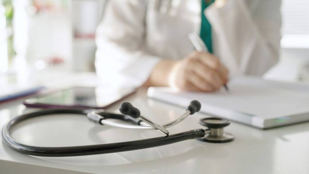 Conflictividad Laboral y Gestión Sanitaria: El Reto del Control Horario en el SNS