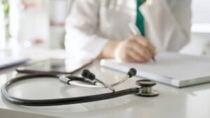 Conflictividad Laboral y Gestión Sanitaria: El Reto del Control Horario en el SNS