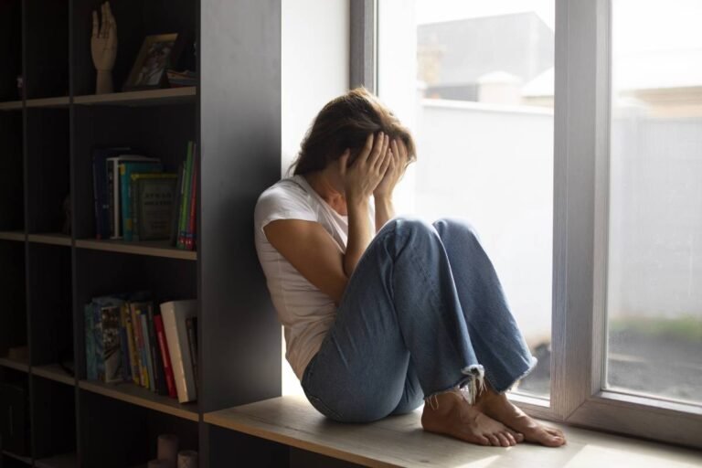 Acércate, escucha y acompaña: La estrategia clínica contra el estigma de la salud mental