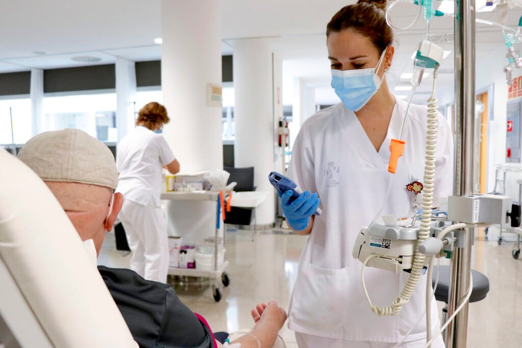 Becas de Doctorado e Investigación Enfermera: Impulso a la Evidencia Científica y el Rigor Clínico