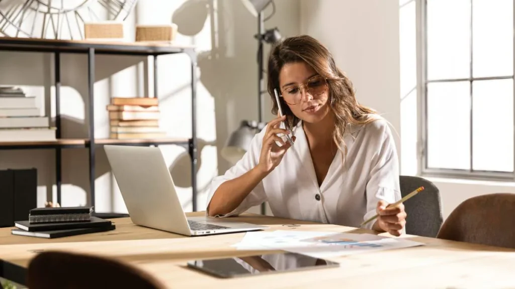 Salud Laboral y Bienestar Emocional: Cómo Afrontar el Primer Día de Vuelta al Trabajo sin Ansiedad