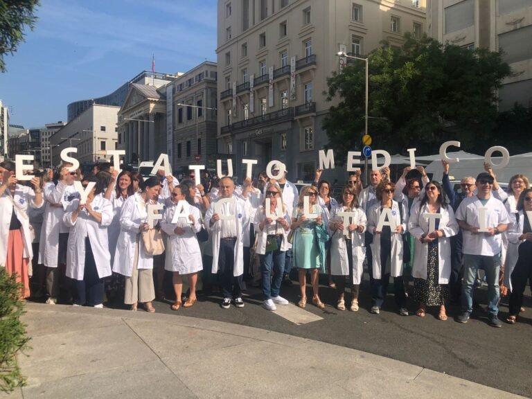 Las claves de la división entre Sanidad, sindicatos y médicos por el nuevo Estatuto Marco y el Intergrupo parlamentario