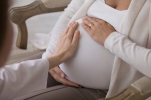 Intrusismo de las doulas y riesgos obstétricos: Alerta ante la seguridad maternoinfantil