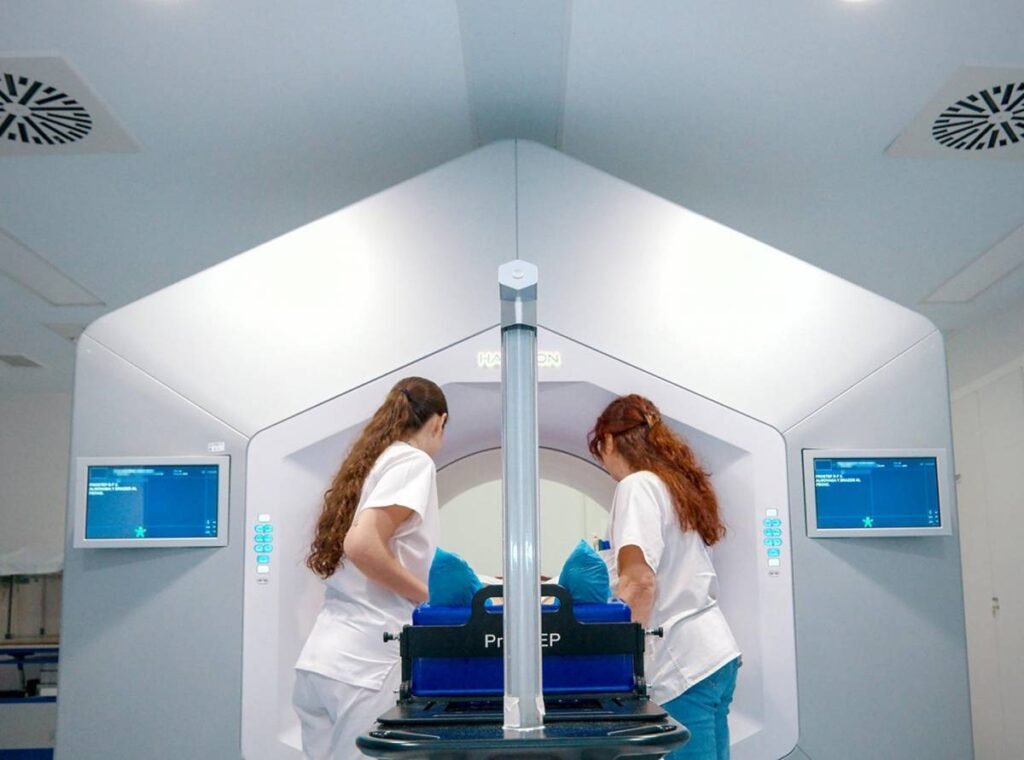 Unidades Satélites de Radioterapia: Avances en el Acceso Oncológico y Equipamiento Hospitalario