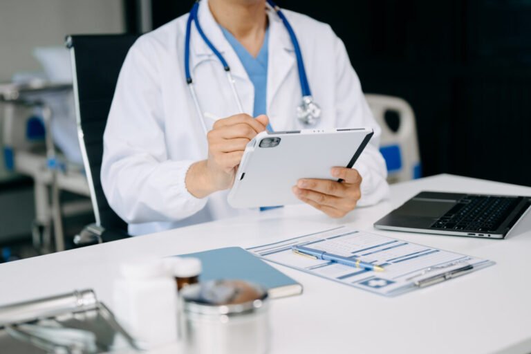 El auge del peritaje médico: por qué los profesionales buscan especializarse en derecho sanitario