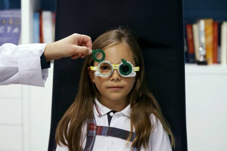 Estrategias Clínicas y un Decálogo para Frenar la Miopía Infantil