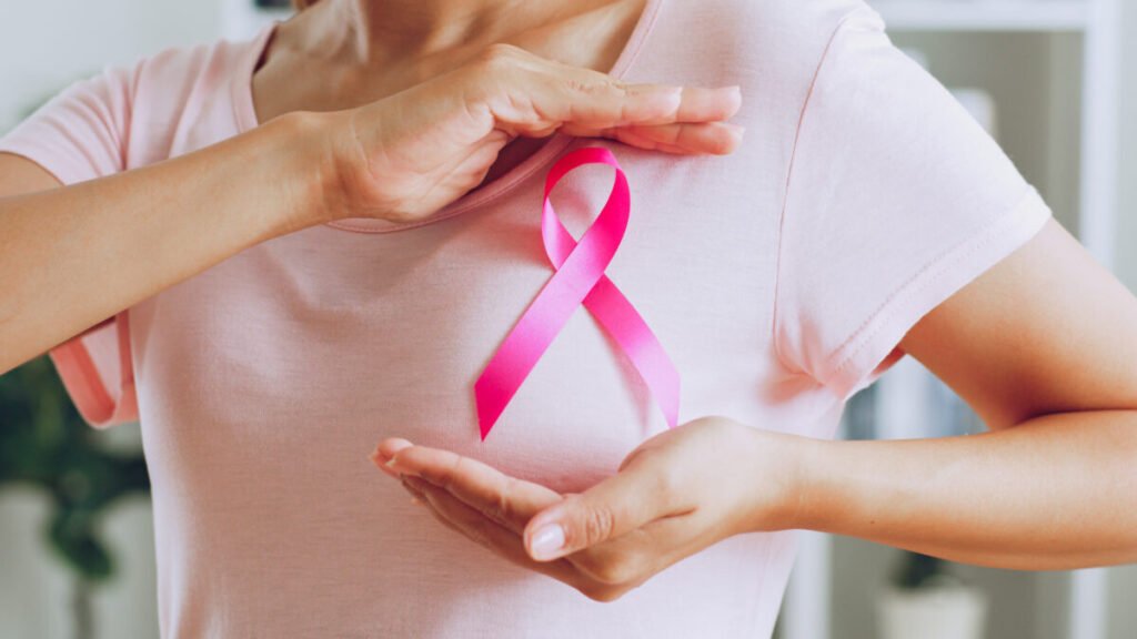 Infografía médica explicativa sobre la diversidad clínica y los subtipos moleculares en el cáncer de mama.