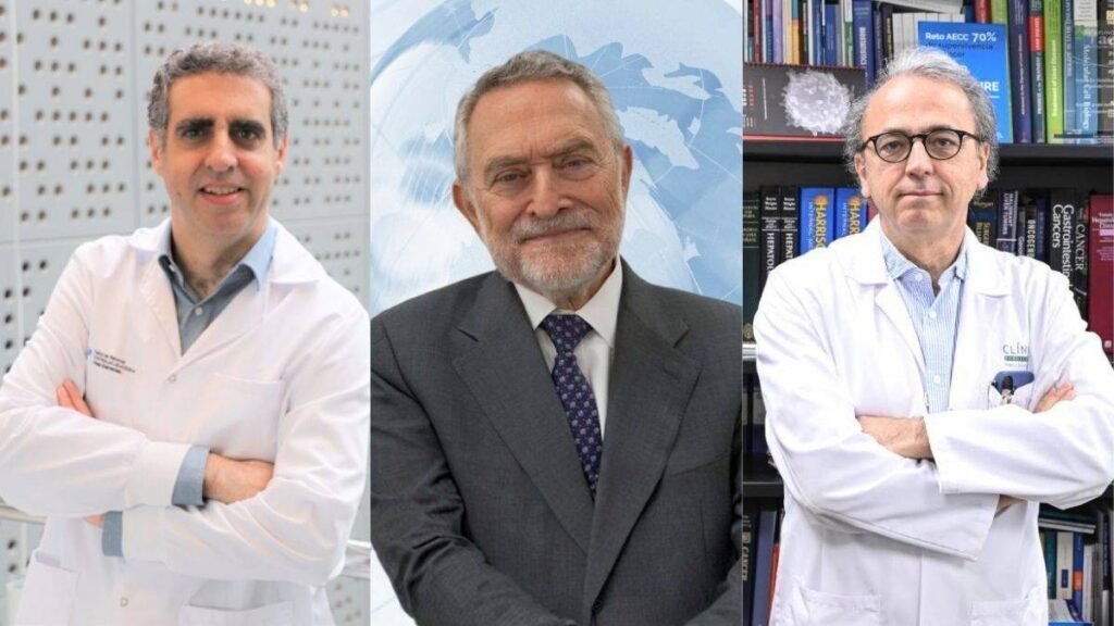 Investigadores médicos y personal de enfermería analizando datos científicos avanzados en un entorno clínico de alta tecnología.