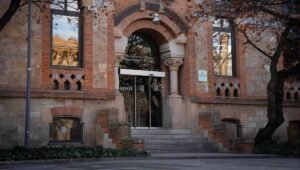 Cascadas Terapéuticas: El Riesgo Oculto del Uso Simultáneo y Inadecuado de Fármacos