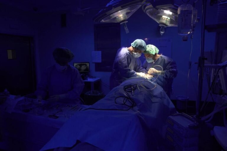 Impacto de las Listas de Espera Quirúrgica: Desafíos y Soluciones en Insumos Médicos