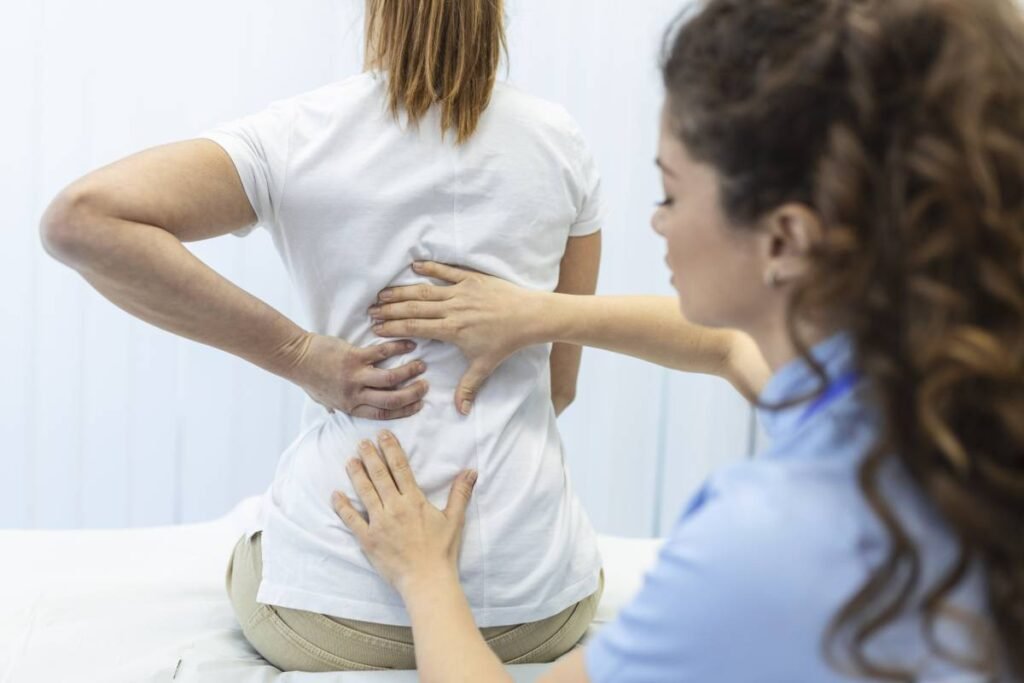 Manejo Clínico del Dolor Lumbar: Opciones Terapéuticas y Equipamiento Ortopédico Avanzado