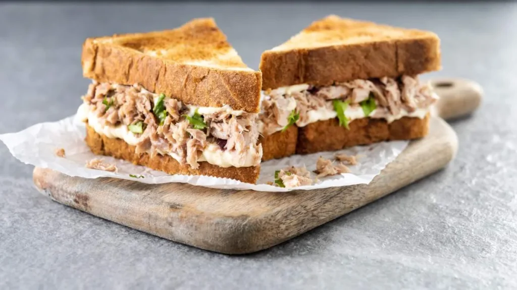 La Importancia Clínica de una Merienda Saludable: El Valor Nutricional del Bocadillo de Atún o Caballa