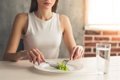 Nuevo Descubrimiento Genético Vincula la Anorexia con el Tejido Adiposo y Muscular