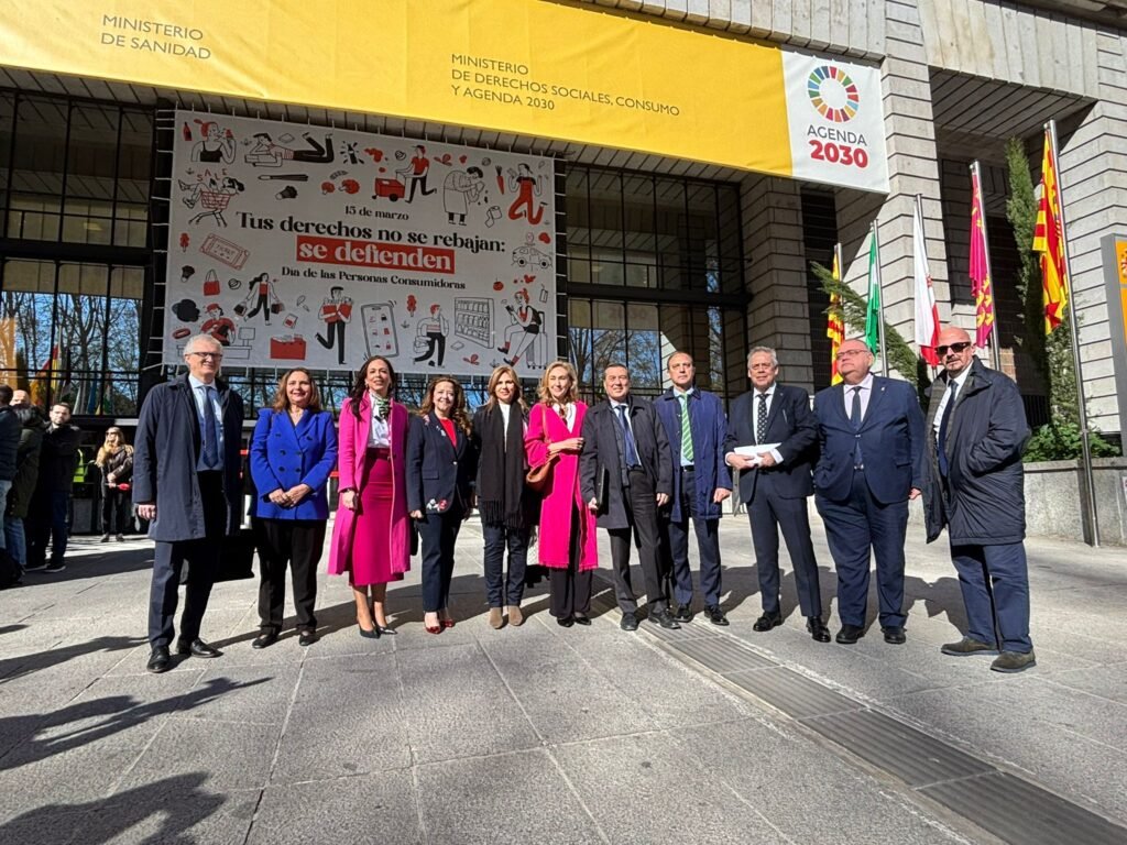 Reunión de coordinación y comités clínicos en el ámbito de la salud pública y la gestión hospitalaria.